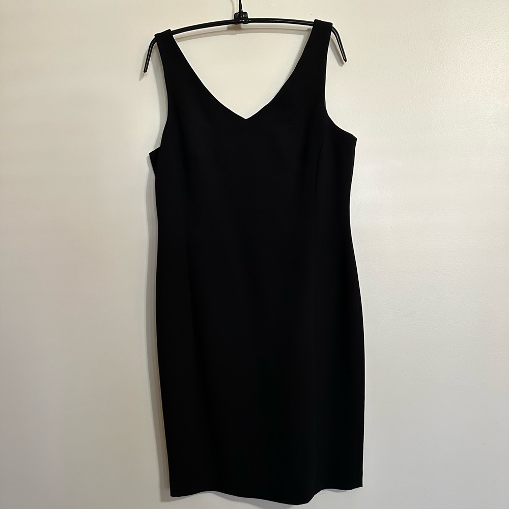 Jones New York Collection Platinum Black Sleeveless V-Neck Dress, Size 10